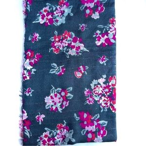 NWT Vera Bradley Pretty Posies Scarf with Sparkles